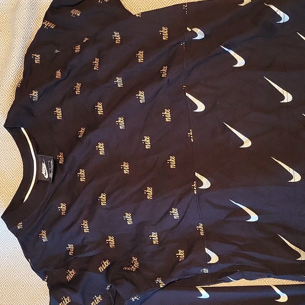 Nike matching athletic leggings set EUC shirt size medium leggings size small.